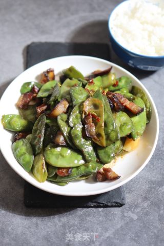 腊肉炒扁豆的做法