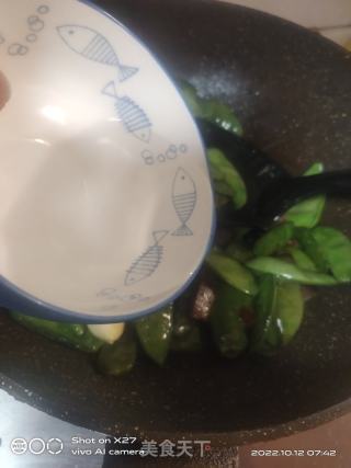 腊肉炒扁豆的做法步骤：4
