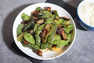 腊肉炒扁豆的做法步骤：7