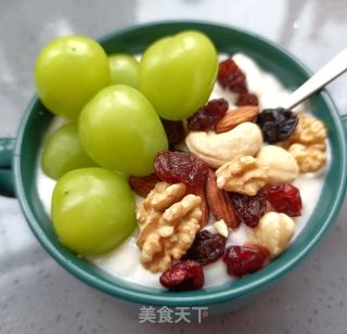 阳光玫瑰坚果拌酸奶的做法步骤：6