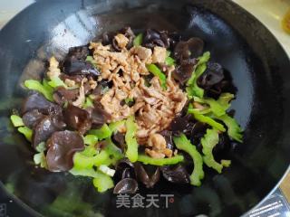 黑木耳苦瓜炒肉片的做法步骤：8