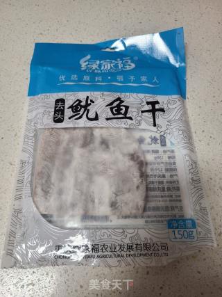 洋葱爆炒干鱿鱼丝的做法步骤：2