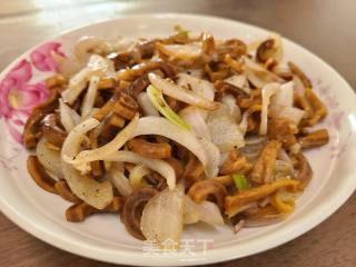 洋葱爆炒干鱿鱼丝的做法步骤：6