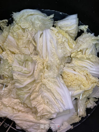 白菜炖豆腐的做法步骤：1