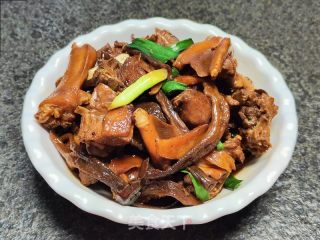 鹿茸菇焖鸭的做法