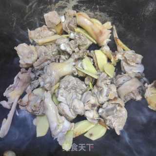 鹿茸菇焖鸭的做法步骤：7