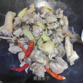鹿茸菇焖鸭的做法步骤：8