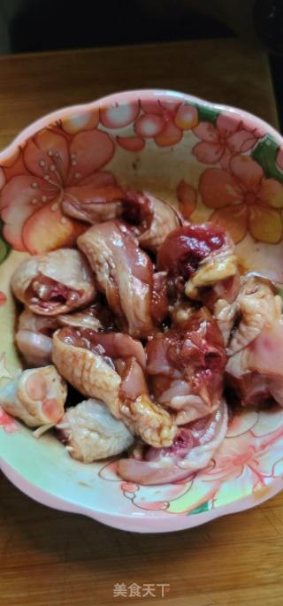 鸡腿焖薯仔的做法步骤：2
