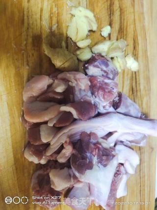 腐竹红烧鸭肉的做法步骤：1