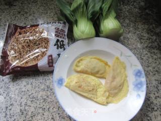 蛋饺青菜荞麦面的做法步骤：1