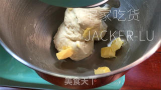 黄油砂糖面包，一口下去又香又脆，强烈推荐。的做法步骤：4