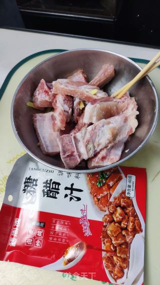 糖醋排骨的做法步骤：1