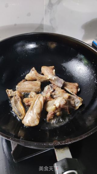 糖醋排骨的做法步骤：4