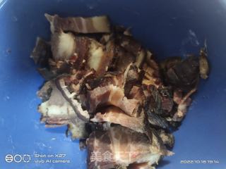 腊肉炒豆芽韭黄的做法步骤：1