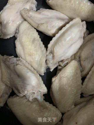 甜腐乳燜雞翅的做法步骤：2