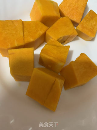芋香南瓜炆排骨的做法步骤：2