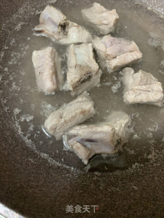 芋香南瓜炆排骨的做法步骤：3
