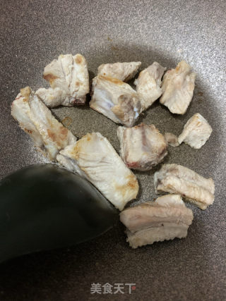 芋香南瓜炆排骨的做法步骤：4