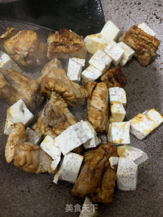 芋香南瓜炆排骨的做法步骤：5