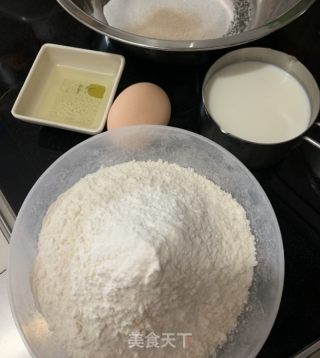 早餐堅果小麵包（免出膜）的做法步骤：1