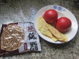 蛋饺番茄荞麦面的做法步骤：1