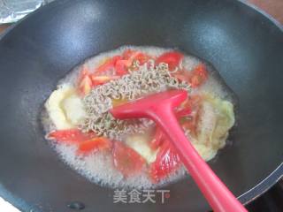 蛋饺番茄荞麦面的做法步骤：4