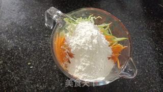 蔬菜鸡蛋饼的做法步骤：2