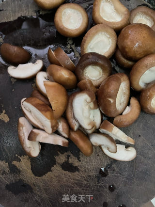 香菇炒牛肉的做法步骤：3