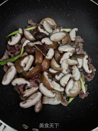 香菇炒牛肉的做法步骤：8