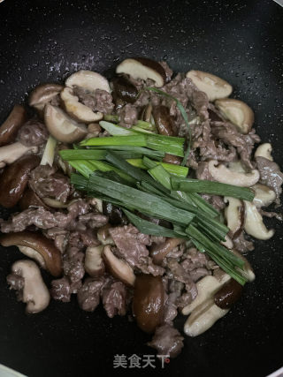 香菇炒牛肉的做法步骤：10