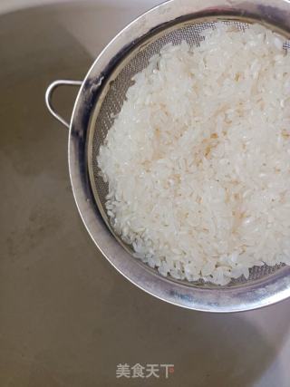 皮蛋瘦肉粥的做法步骤：1