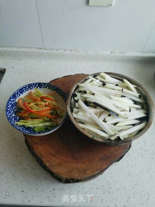 尖椒炒茄丝的做法步骤：2