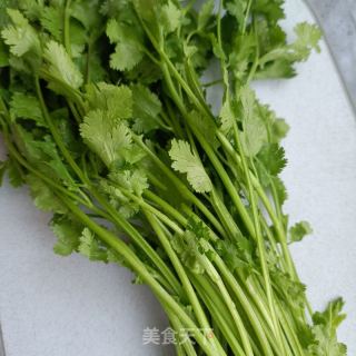 煎蛋拌香菜的做法步骤：1