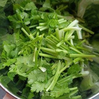 煎蛋拌香菜的做法步骤：2