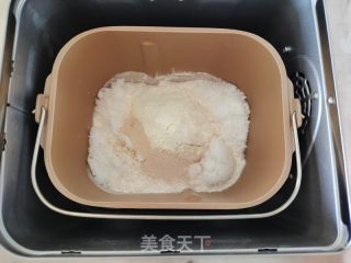 早餐面包的做法步骤：1