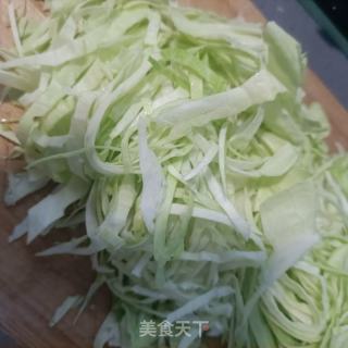 干辣椒炒莲花白的做法步骤：2