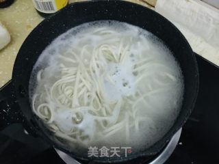 炒挂面的做法步骤：2