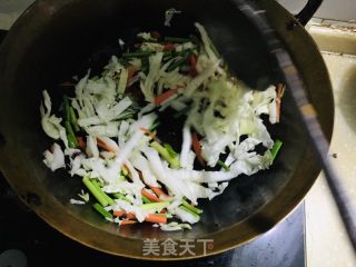 炒挂面的做法步骤：5