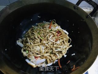 炒挂面的做法步骤：8