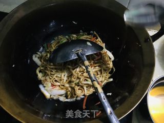 炒挂面的做法步骤：9