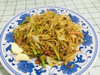 炒挂面的做法步骤：12