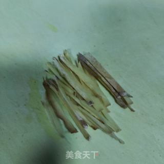 豆腐烧鲈鱼的做法步骤：2