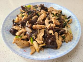 滑子菇炒鸡胸肉的做法步骤：9