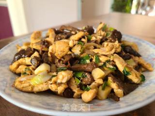 滑子菇炒鸡胸肉的做法步骤：10