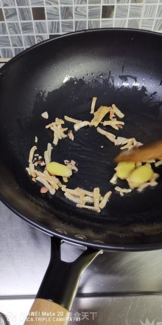 白萝卜排骨汤的做法步骤：2