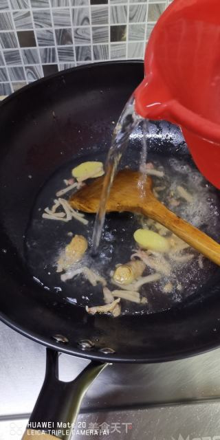 白萝卜排骨汤的做法步骤：3