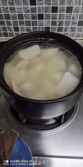 白萝卜排骨汤的做法步骤：7