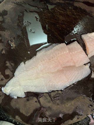 蒜蓉粉丝巴沙鱼的做法步骤：5