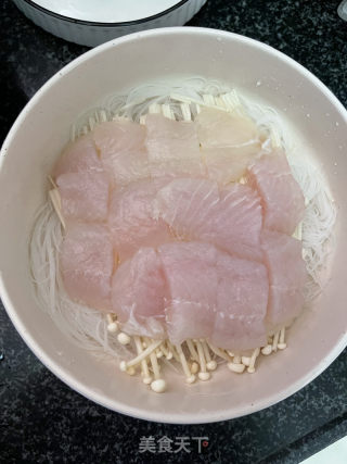 蒜蓉粉丝巴沙鱼的做法步骤：8