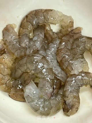 黄瓜炒虾仁的做法步骤：1
